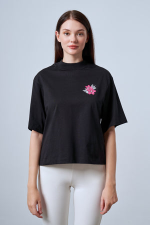 Baskı Detaylı Yüksek Yaka Oversize Kadın T-shirt - Siyah