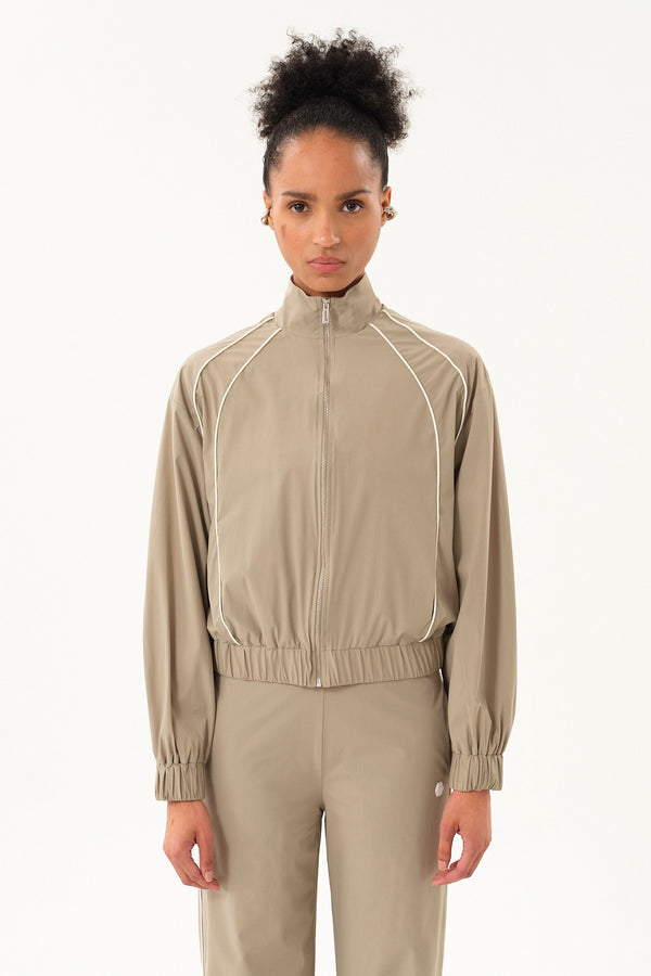 Biye Detaylı Yüksek Yaka Kadın Teknik Eşofman Üstü Vizon