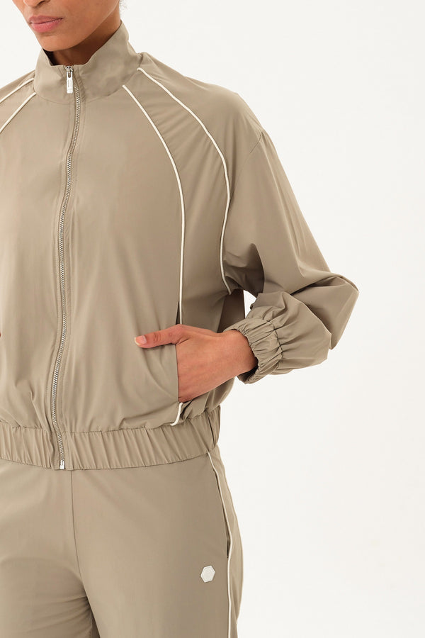 Biye Detaylı Yüksek Yaka Kadın Teknik Eşofman Üstü Vizon