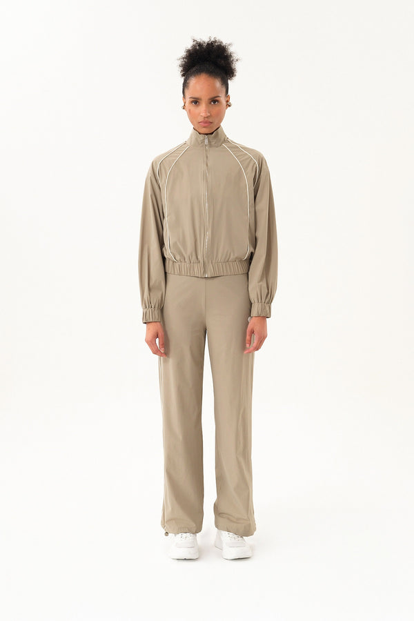 Biye Detaylı Yüksek Yaka Kadın Teknik Eşofman Üstü Vizon