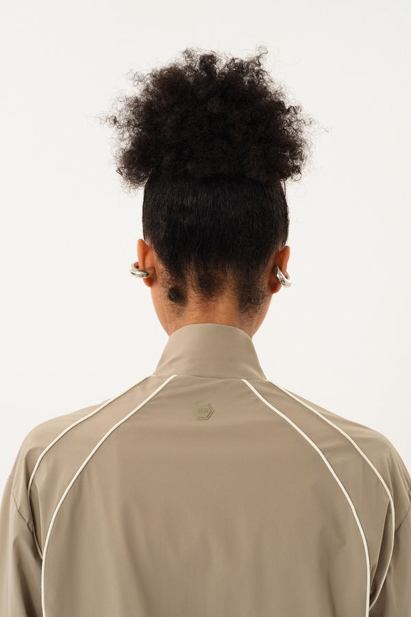 Biye Detaylı Yüksek Yaka Kadın Teknik Eşofman Üstü Vizon