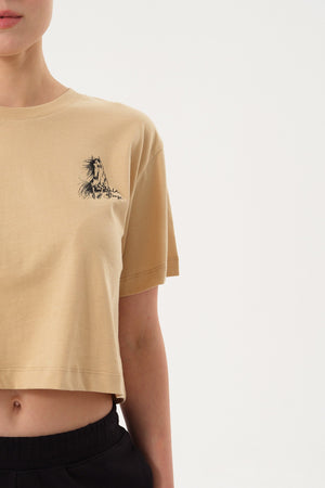 Wild Horse Grafik Baskılı Crop Kadın Bisiklet Yaka T-shirt - Bej